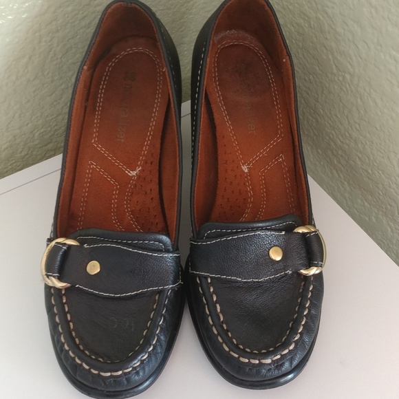 Used NATURALIZER Winsome Stacked Heels - Picture 3 of 5